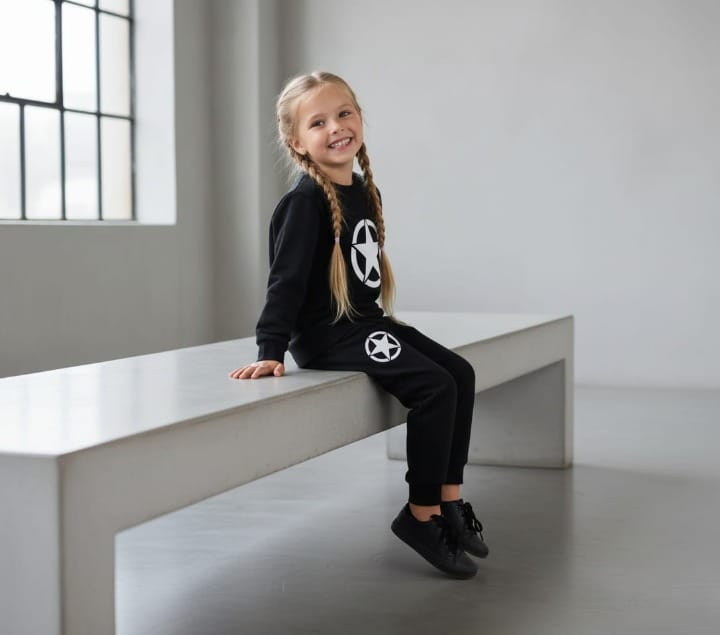 Kids Star Printed Black & Black Tracksuit Set | Winter Fleece Sweatshirt & Trouser Outfit for Boys & Girls – Warm & Trendy FOR BABY AND KIDS