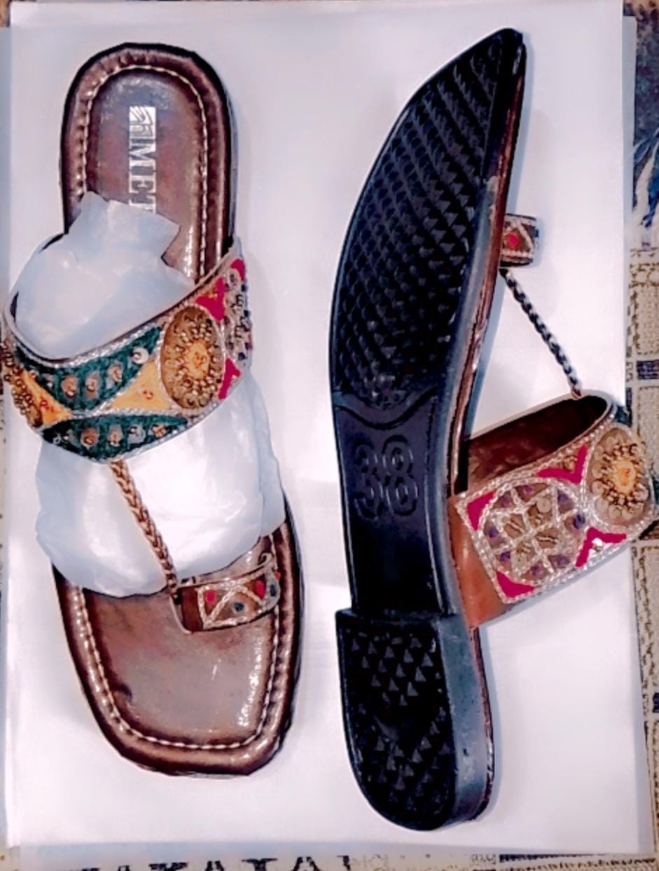 Kolhapuri Slipper Design No. 25-76 – Classic Beige Traditional Footwear (With Box )