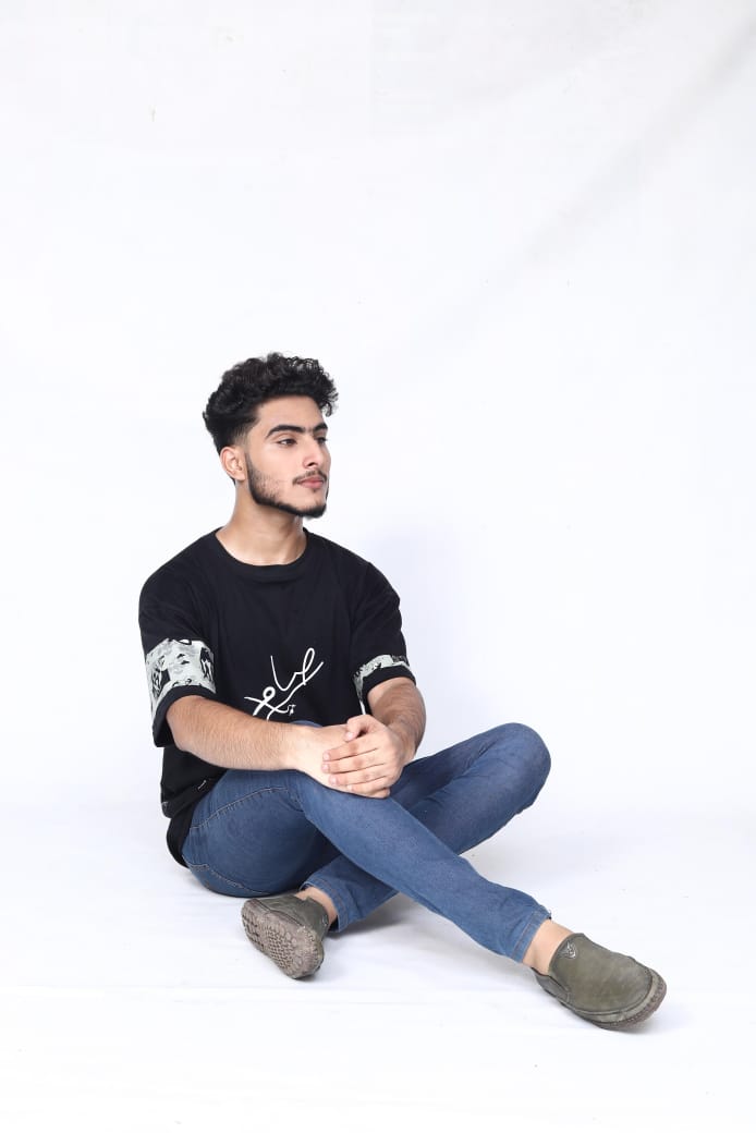 Professional Fashion Model for Urban Streetwear Apparel: E-commerce Studio Photography, Brand Ambassador, and High-Impact Social Media Content Creator